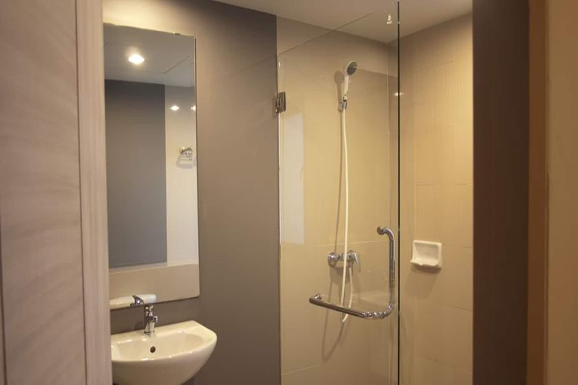 Abizz Hotel Lampang Airport Экстерьер фото