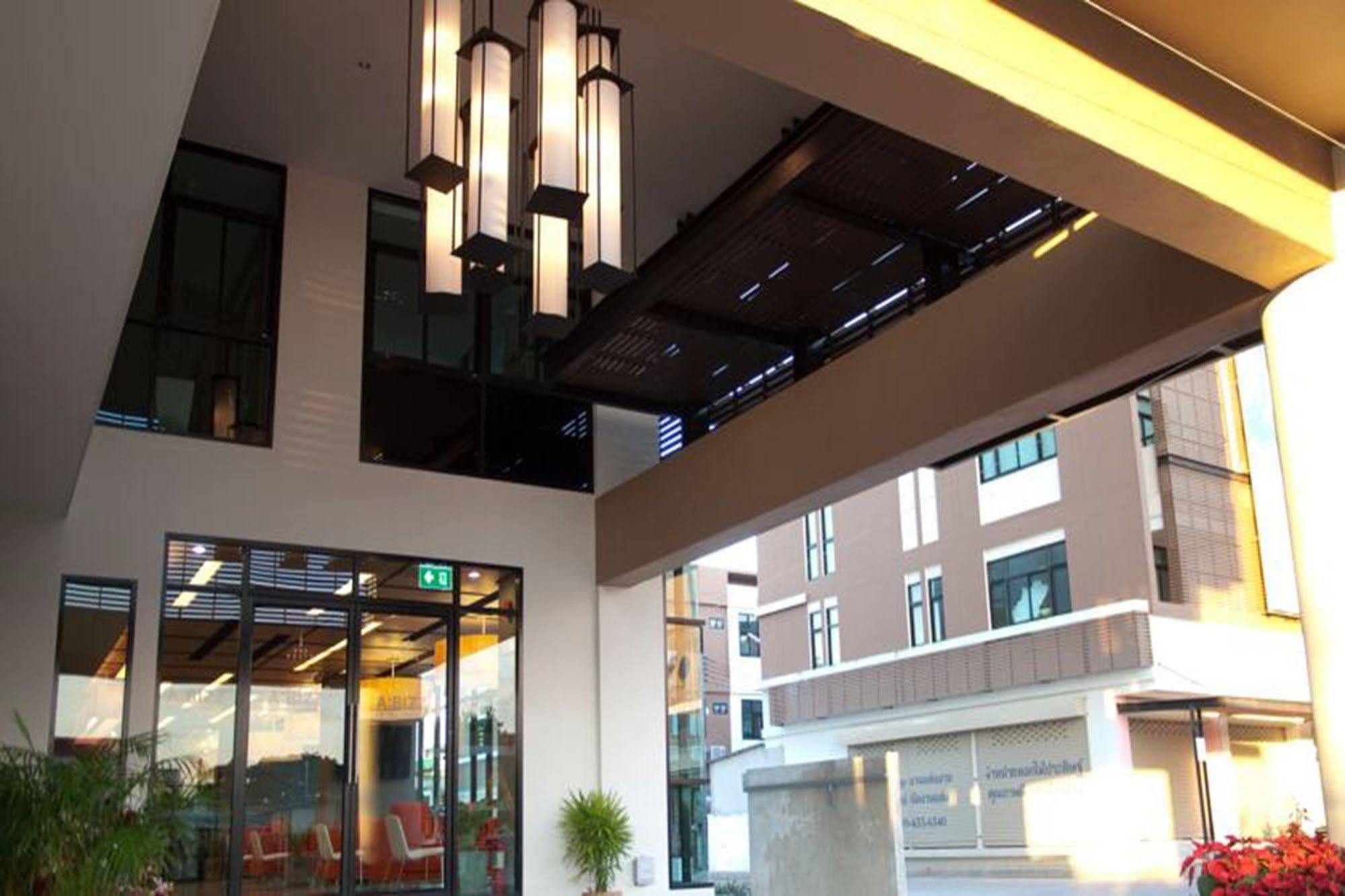 Abizz Hotel Lampang Airport Экстерьер фото