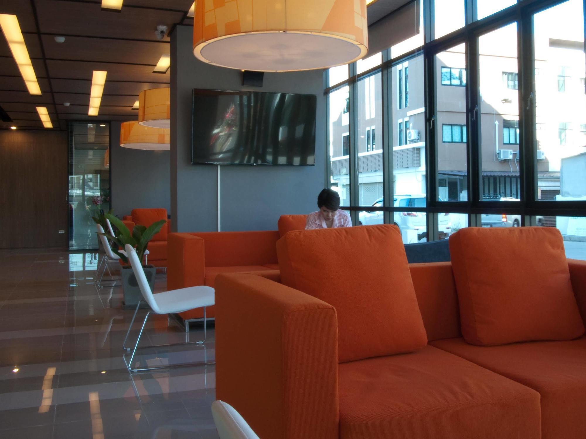 Abizz Hotel Lampang Airport Экстерьер фото