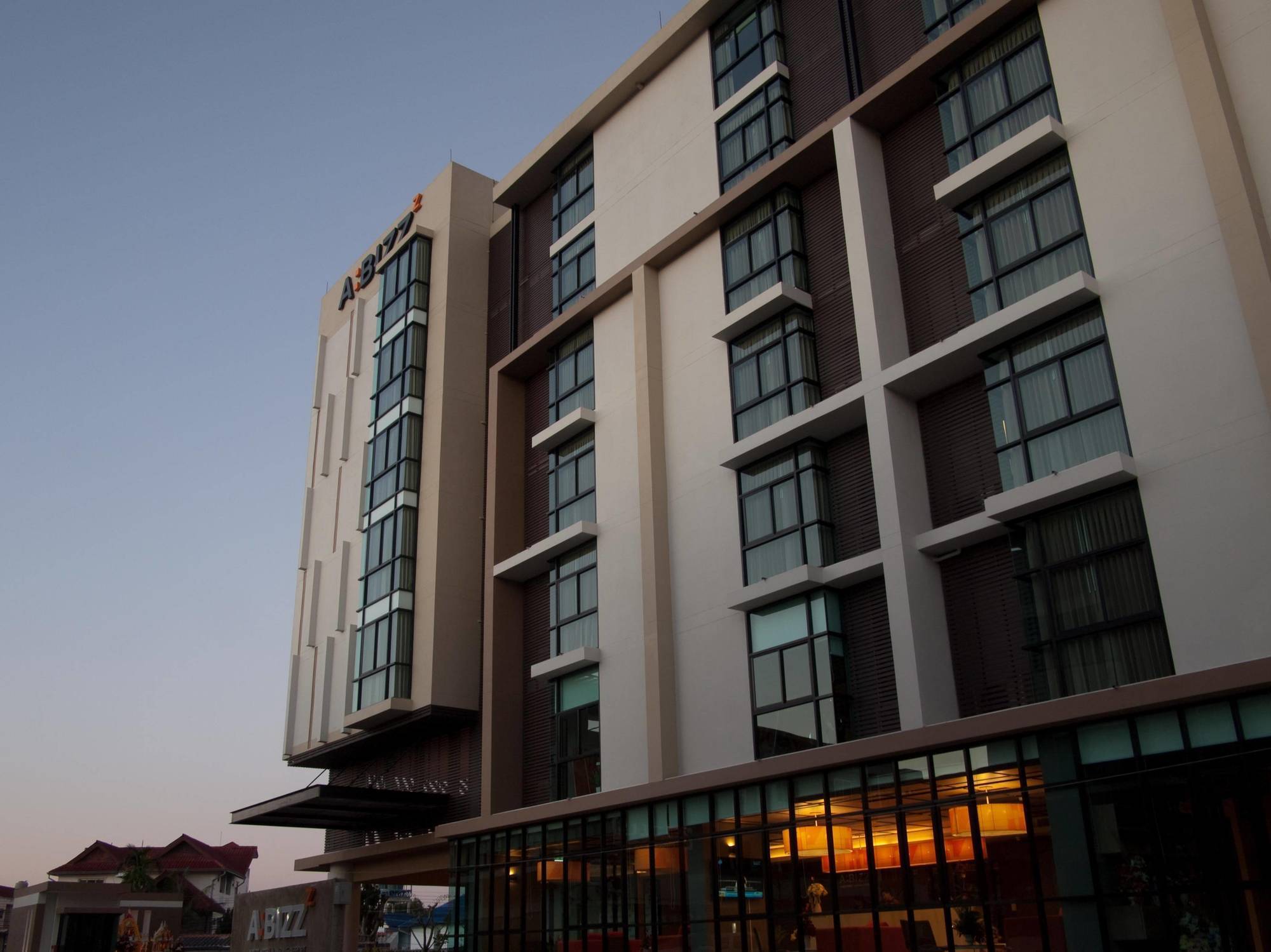 Abizz Hotel Lampang Airport Экстерьер фото