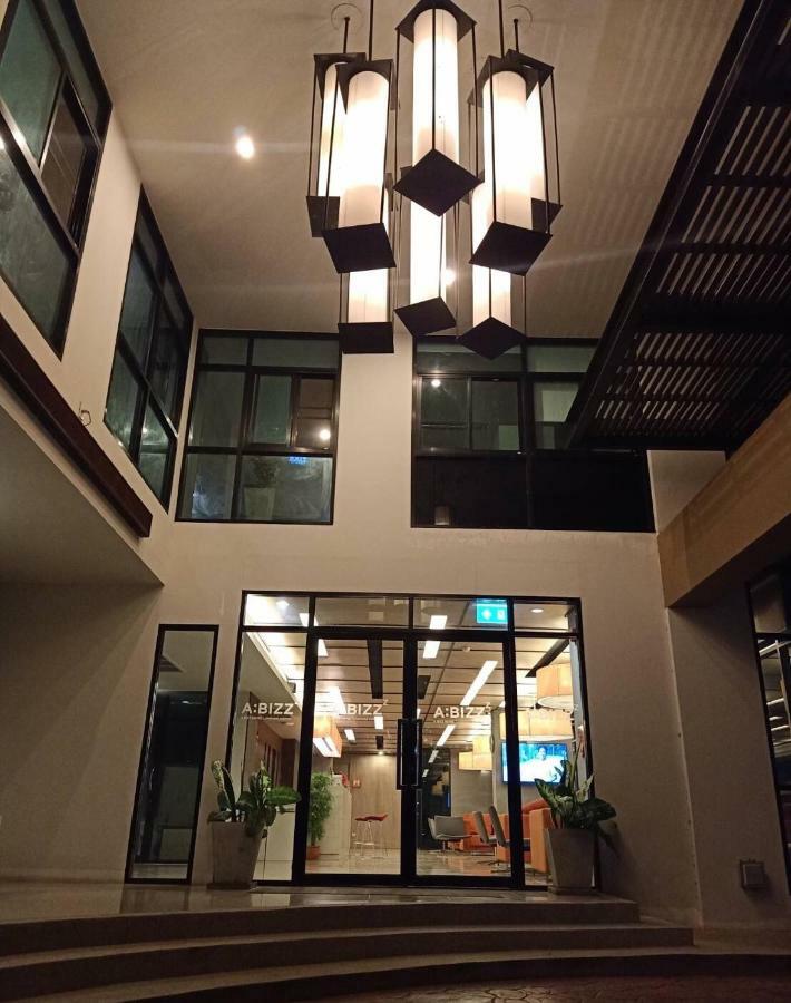 Abizz Hotel Lampang Airport Экстерьер фото