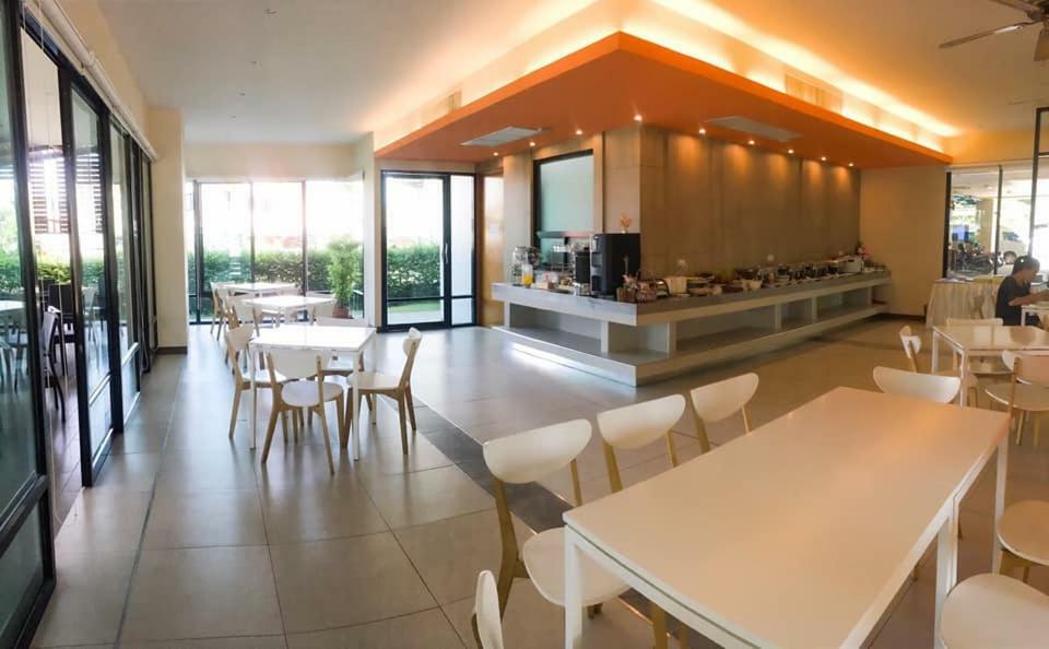 Abizz Hotel Lampang Airport Экстерьер фото