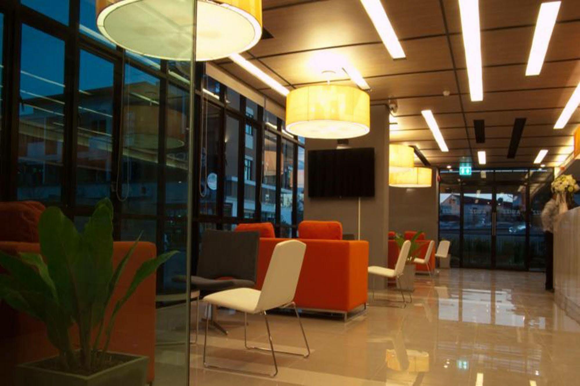 Abizz Hotel Lampang Airport Экстерьер фото